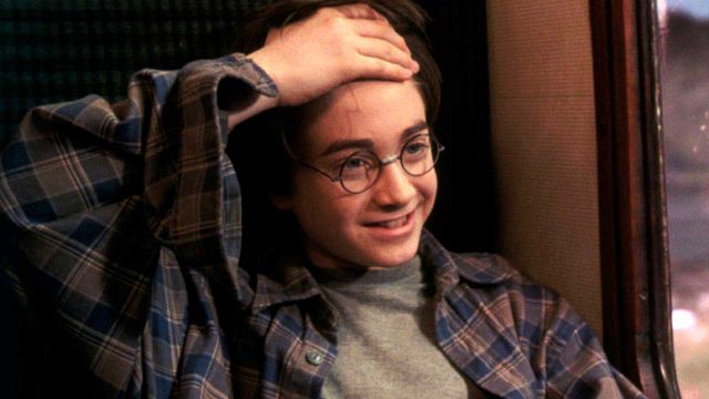 Imagem da notícia Você não percebeu, mas a cicatriz de Harry Potter não é um raio: Significado é diferente e faz todo o sentido