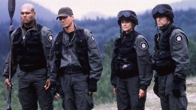 Imagem da notícia Uma das maiores séries de ficção científica no streaming: São 214 episódios que superam até Star Trek