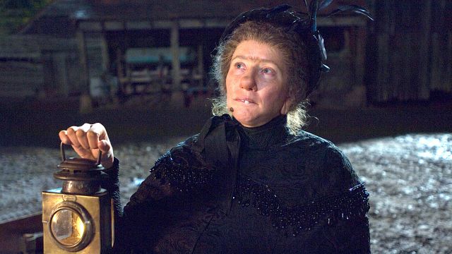 Imagem da notícia Sessão da Tarde hoje (07/01): Filme Nanny McPhee - A Babá Encantada oferece uma valiosa lição de vida por meio de uma trama divertida para toda a família