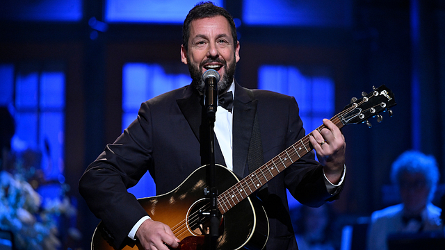 Imagem da notícia 4 vezes que Adam Sandler improvisou no set e provou que é um mestre da comédia