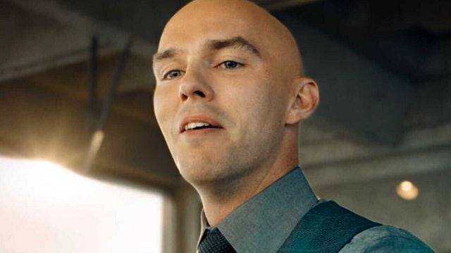 Imagem da notícia Fãs de Superman notam erro de roteiro muito claro no filme de James Gunn: Diretor explica por que isso não é um problema