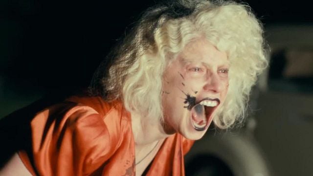 Imagem da notícia Novos Coringa e Arlequina? Christian Bale e Jessie Buckley estrelam trailer sombrio de filme focado em monstro famoso