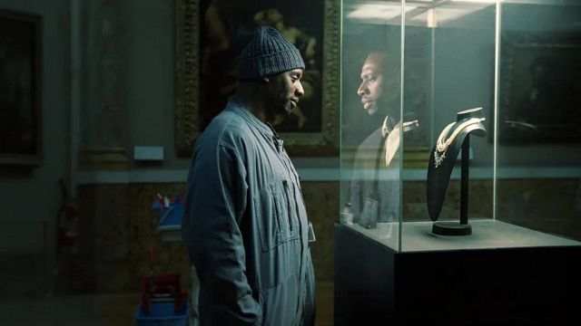Imagem da notícia "Será que eu inspirei isso?": Omar Sy revela reação ao assalto ao Museu do Louvre após comparação com Lupin