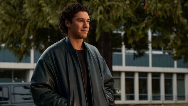 Imagem da notícia Belmont Cameli, astro de Off Campus, está em joia escondida da Netflix: outra adaptação de um romance best-seller que vai conquistar seu coração assim como Amores Improváveis