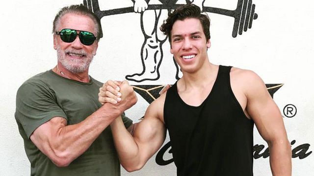 Imagem da notícia Filho de Arnold Schwarzenegger que poucos conhecem vence campeonato de fisiculturismo: Comparação entre os dois viralizou