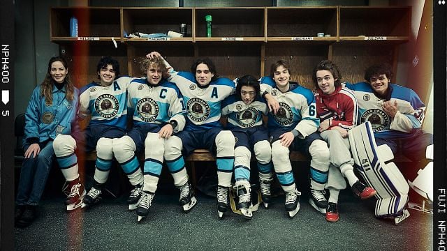 Imagem da notícia Nem Off Campus, nem Rivalidade Ardente: Série de drama e hóquei dos produtores de Stranger Things promete ser a nova obsessão juvenil da Netflix
