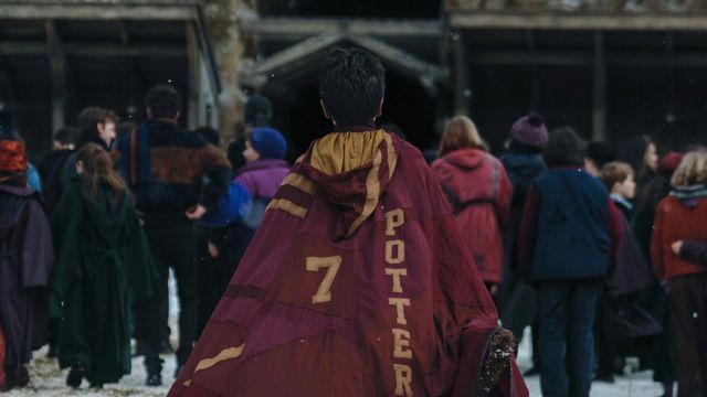 Imagem da notícia Apesar de polêmicas e apelos de boicote, astro de Game of Thrones diz que aceitou papel em nova série de Harry Potter sem pensar duas vezes