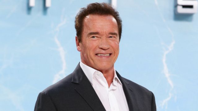 Imagem da notícia Como Arnold Schwarzenegger enganou seu rival e o colocou em um dos piores filmes de todos os tempos: "Deu muito errado"