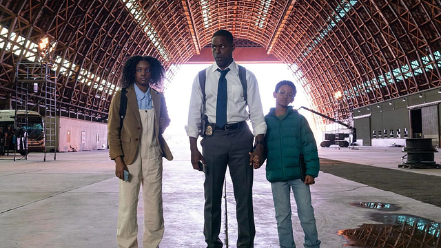Imagem da notícia Paradise tem tudo o que eu adorava nas séries de TV de 20 anos atrás: Finais de episódio com suspense exagerado, ficção científica esquizofrênica e um enredo insano