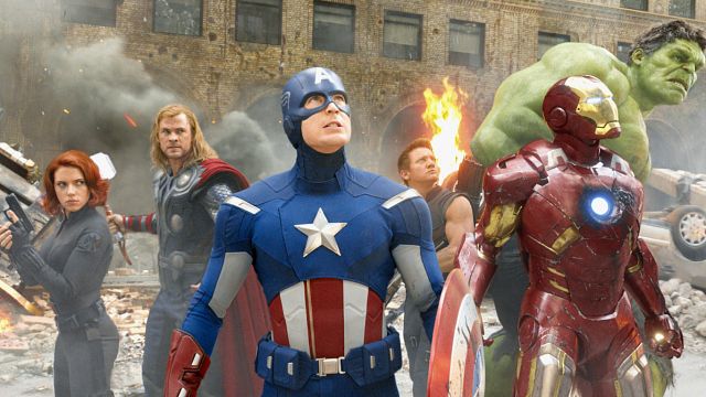Imagem da notícia Qual é o salário dos Vingadores? Na escala de riqueza, Scarlett Johansson recebeu o dobro de Chris Evans