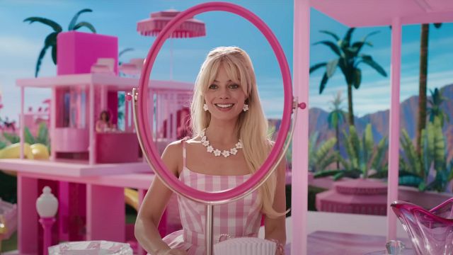 Imagem da notícia Margot Robbie é a Barbie perfeita dos pés à cabeça, exceto por um detalhe surpreendente de sua infância