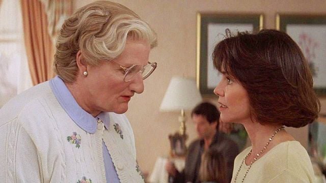Imagem da notícia "Não tinha graça nenhuma": Sally Field era completamente imune ao humor de Robin Williams nas filmagens de Uma Babá Quase Perfeita