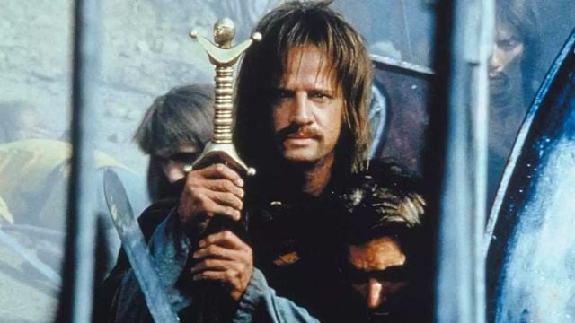 Imagem da notícia "Dói": Há 24 anos, este filme pretendia rivalizar com Gladiador, mas foi um fracasso retumbante na carreira de sua estrela!