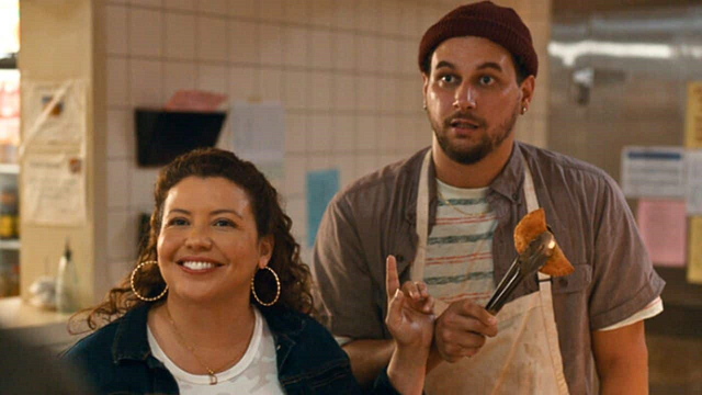 Imagem da notícia Bolinhos de carne humana? A série de terror mais engraçada do ano  já está disponível no streaming