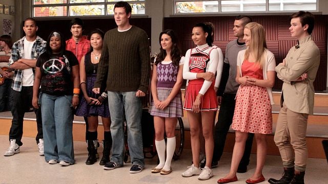 Imagem da notícia Reboot de Glee vai acontecer? Ryan Murphy já conversou com elenco original e tem boas notícias