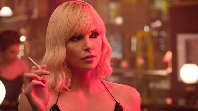 Imagem da notícia "Ela teve sorte de não conseguir o papel": Há 30 anos, Charlize Theron fez teste para um filme que poderia ter acabado com sua carreira!