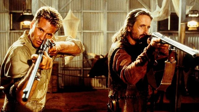 Imagem da notícia Esta versão de Tubarão na savana com Val Kilmer e Michael Douglas ficou invisível por mais de 25 anos – e isso é uma verdadeira injustiça