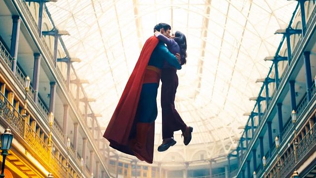 Imagem da notícia Não, o Superman de James Gunn não parece "uma série da CW": Seu visual, além de impecável, faz todo o sentido do mundo