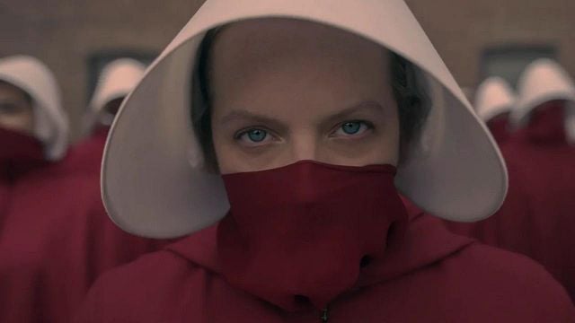 Imagem da notícia O que acontece no final de The Handmaid's Tale? Mesmo com a conclusão da série, a história continua em breve na TV