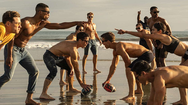 Imagem da notícia Ele desafiou Tom Cruise: Este ator de físico imponente será o herói do próximo filme de terror de J.J. Abrams