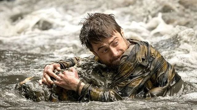 Imagem da notícia Para assistir hoje online: Nesta aventura na selva, Daniel Radcliffe, a estrela de Harry Potter, luta pela sobrevivência