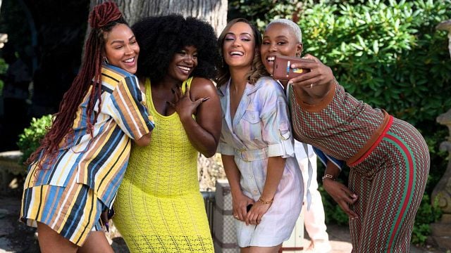 Imagem da notícia 3 melhores séries para ver no almoço: Não óbvias, leves e com episódios com menos de 30 minutos