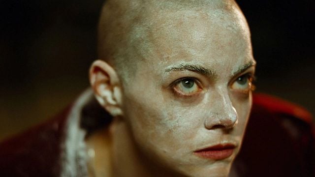 Imagem da notícia "Muito medo": Emma Stone ficou apavorada para raspar a cabeça em Bugonia, mas o motivo não tem relação alguma com estética