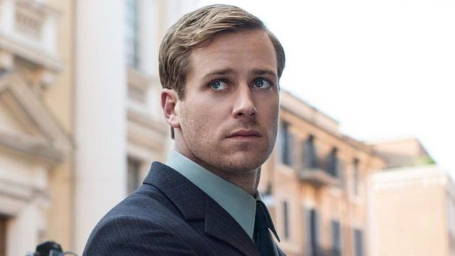 Imagem da notícia Armie Hammer retorna a Hollywood filmando O Cavaleiro das Trevas, mas substituirá Christopher Nolan por um dos piores diretores da história