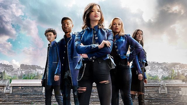 Imagem da notícia Sessão da Tarde hoje (23/05): Filme Sociedade Secreta dos Segundos Filhos Reais traz super-heróis adolescentes e um marco inédito para a Disney!