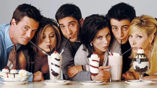 Imagem da notícia "Todos fizeram sexo uns com os outros": Seth Rogen culpa Friends por fazer o público pensar que as estrelas desta série ficarão juntas