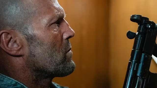 Imagem da notícia Jason Statham apresenta o impressionante trailer de seu novo thriller de ação, que parece ser a sequência perdida de um dos melhores filmes de Gerard Butler