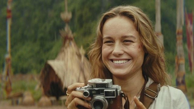 Brie Larson interpreta duas personagens em Kong: A Ilha da Caveira e você nem percebeu