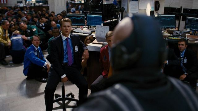 Imagem da notícia Passa quase despercebido, mas 12 anos antes de Top Gun este famoso ator atuou em O Cavaleiro das Trevas Ressurge!