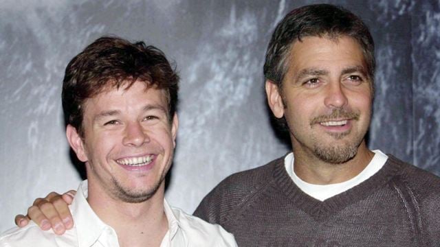 Mark Wahlberg fez torcida para sua mãe namorar George Clooney: "Ela tinha certeza que foi paquerada por ele"