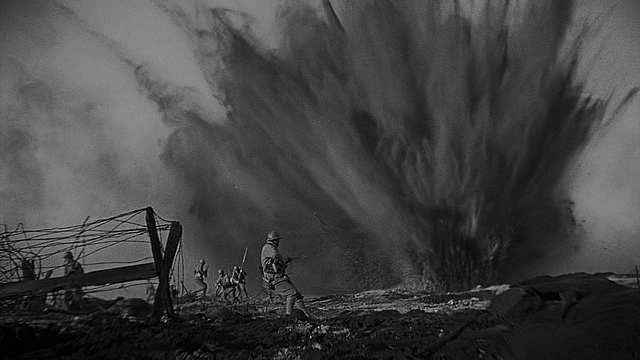 Imagem da notícia "Uma obra-prima do cinema de guerra insuperável": Christopher Nolan elogia um dos melhores filmes de guerra da história do cinema