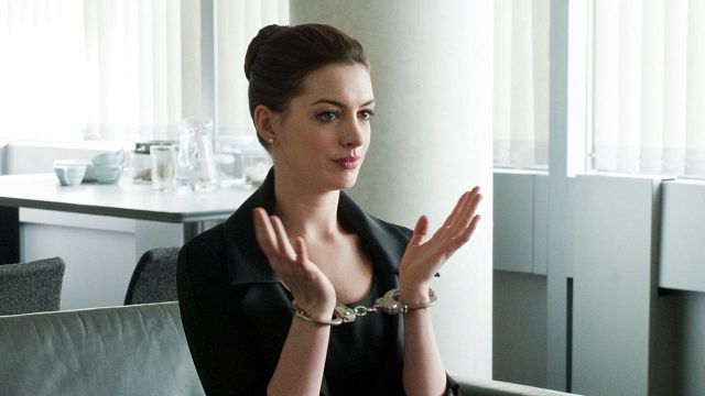 Imagem da notícia "Mudei de personalidade como uma psicopata": Anne Hathaway reencontra Christopher Nolan 14 anos após se preparar para personagem errada