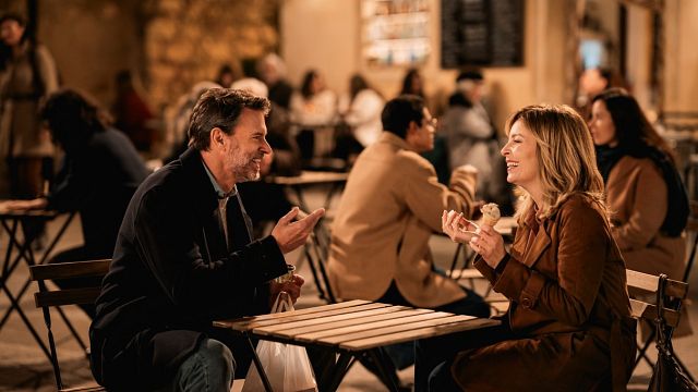 Imagem da notícia Top 1 em 60 países: Esta nova comédia romântica com cenários paradisíacos está dominando a Netflix!