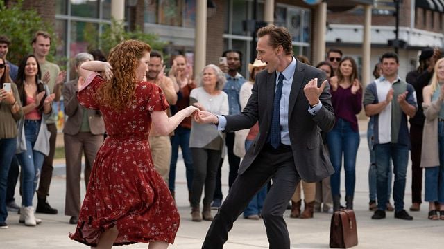 Imagem da notícia Você reconheceu os atores de A Vida de Chuck? Eles estrelam a melhor série de terror da Netflix