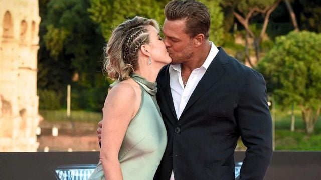 Imagem da notícia Quem é a esposa de Alan Ritchson? Casado há quase 20 anos, astro de Reacher é pai de 3 filhos