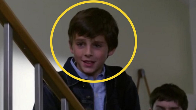 Imagem da notícia Em 5 dias, Timothée Chalamet pode ganhar um Oscar: Há 17 anos, ele era apenas um garoto que "morreu" em uma série policial