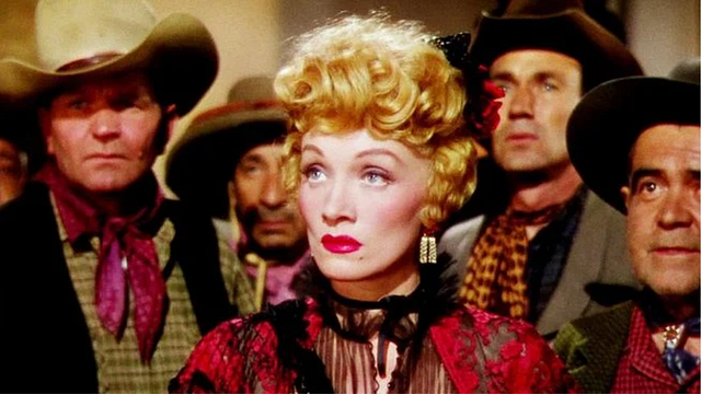 Imagem da notícia "Tive que reprimir todo o ódio que ele despertou em mim": Esta grande atriz não encontrou palavras suficientemente duras para destruir este diretor lendário