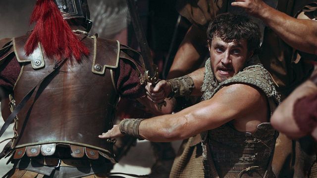 Imagem da notícia Paul Mescal enfrenta Pedro Pascal em Gladiador 2: Primeiras imagens antecipam batalha sangrenta na continuação