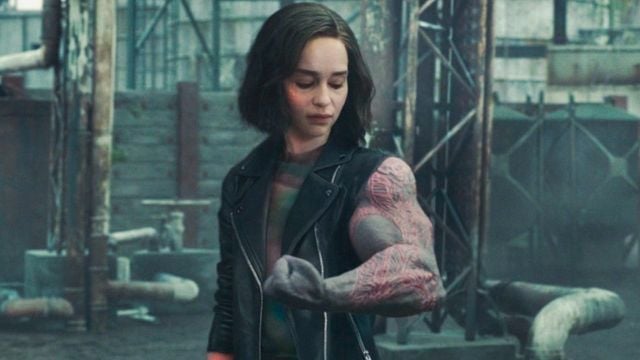 Imagem da notícia "Nunca deveria ter acontecido": Emilia Clarke não leva para o lado pessoal os desastres com Star Wars, Marvel e O Exterminador do Futuro