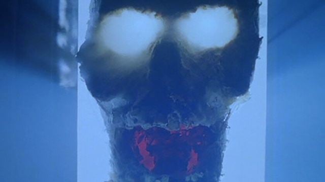 No streaming: Um dos filmes de terror mais icônicos dos anos 80, fruto da colaboração de Steven Spielberg com um mestre do horror