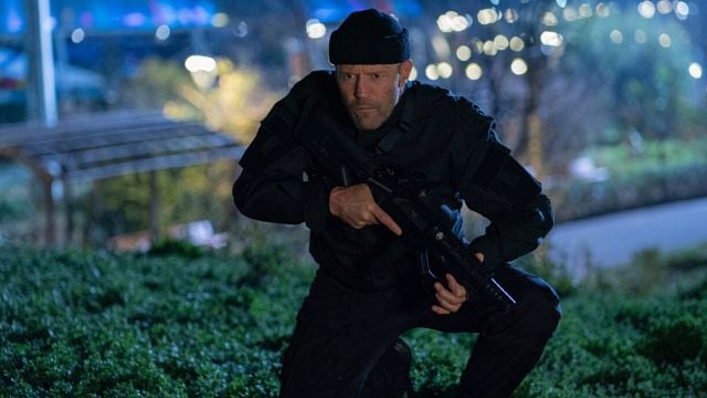 Imagem da notícia Disponível no streaming: Um espetáculo de ação subestimado estrelado por Jason Statham que mostra um lado completamente diferente de Hollywood