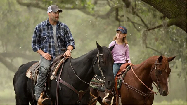 Imagem da notícia Disponível no Prime Video: Este sucesso de bilheteria de ação hardcore estrelado por Jason Statham originalmente seria um novo filme do Rambo!