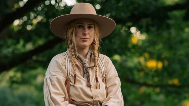 Imagem da notícia Ela é filha de duas grandes estrelas de Hollywood e interpreta a heroína de um faroeste "ousado"