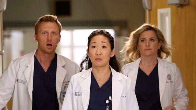 Imagem da notícia Após mais de 10 anos, uma das estrelas de Grey's Anatomy quebra o silêncio e revela o motivo de ter deixado a série: "Foi um verdadeiro presente"