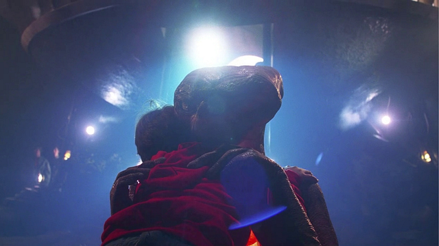 Imagem da notícia Steven Spielberg explica, 44 anos depois, o que acontece com Elliott após o final de E.T. - O Extraterrestre: "Eles nunca mais se veem, mas..."