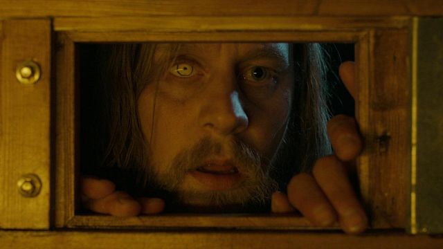 Imagem da notícia O filme de terror com 96% de aprovação da crítica que muitos não conhecem: Quer uma dica? Assista com as luzes acesas